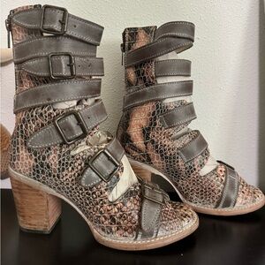 Freebird by Steven Bond 9 pink snake